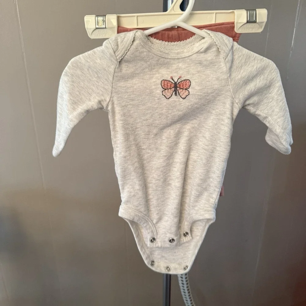 Carter's 3M bundle of 4 outfits/11 pieces. Tops, pants, and‎ 3 jackets